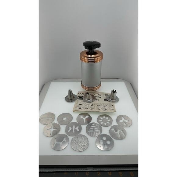 Mirro M-0358-22 Cookie Pastry Press Made in USA 12 Cookie Plates 3 Pastry Tips - Picture 4 of 4